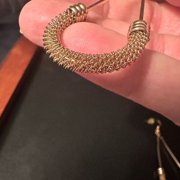 Beautiful gold long earrings with fishhook closure - Picture 3 of 6